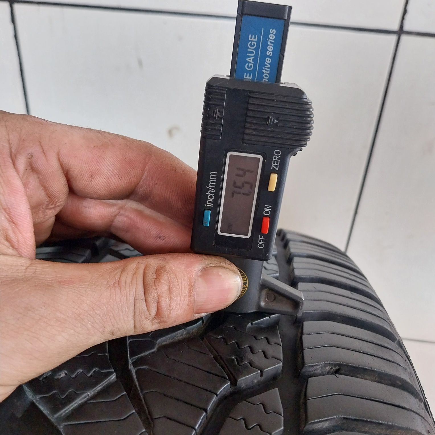 Opona Całoroczne Barum 215/60R16 99V XL