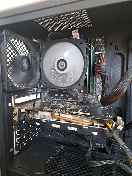 Ryzen 5 2600, 16GB ram, GTX 1060 + teclado e rato