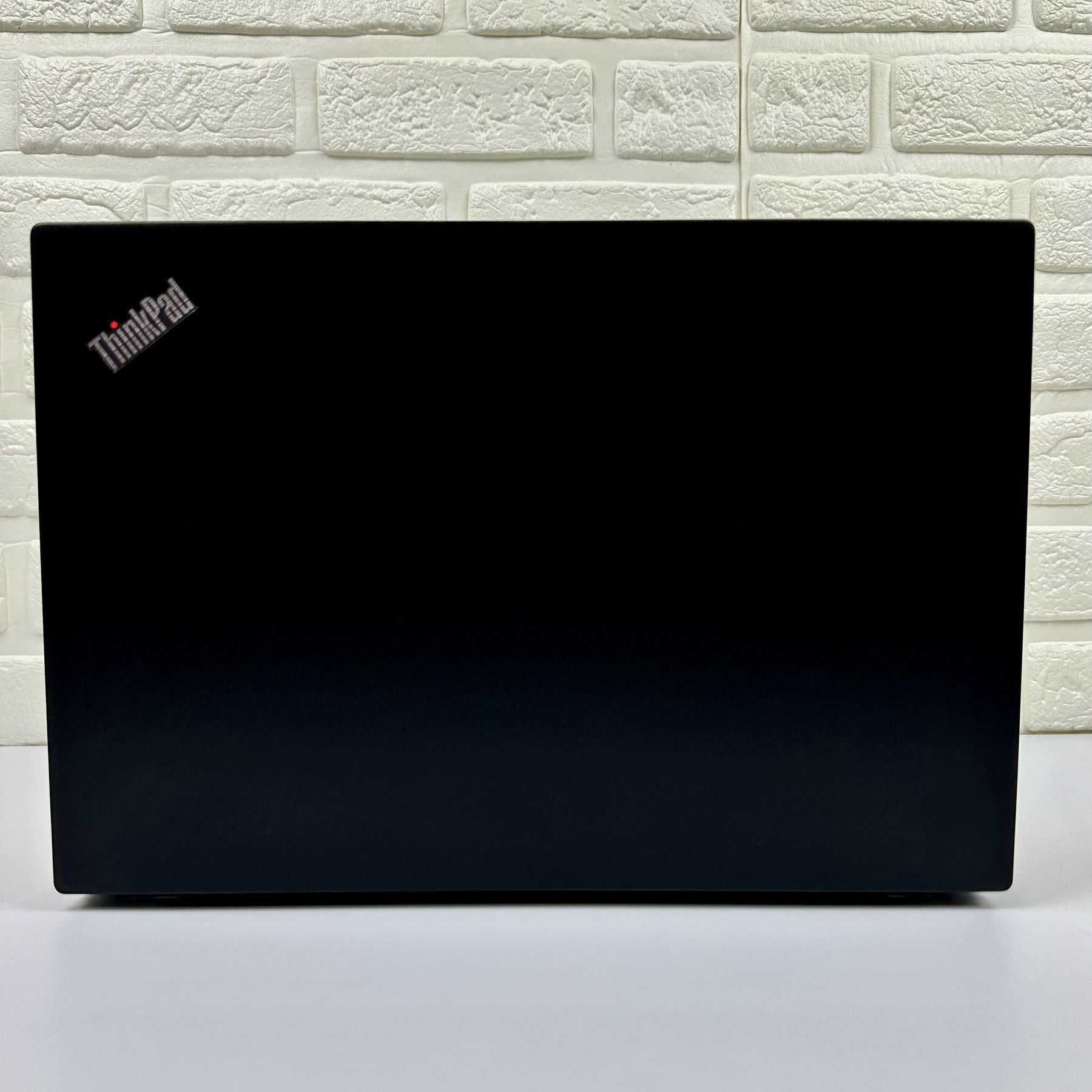 Ігровий ноутбук ультрабук Lenovo  Intel core i5 / 8gb DDR4 / SSD / IPS