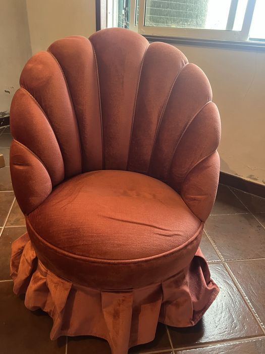 Poltrona de veludo cor terracota
