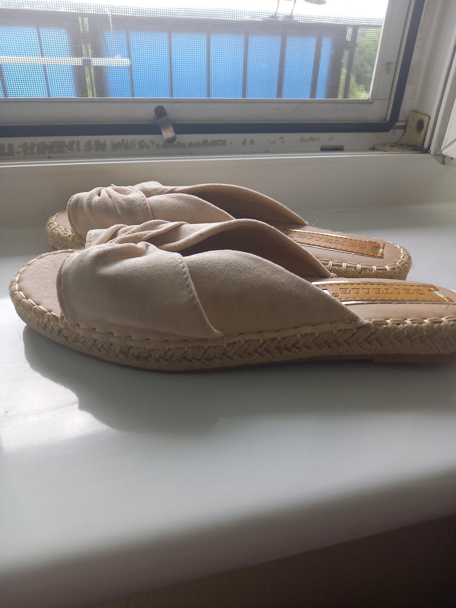 Beżowe welurowe klapki espadryle Bestelle r.37