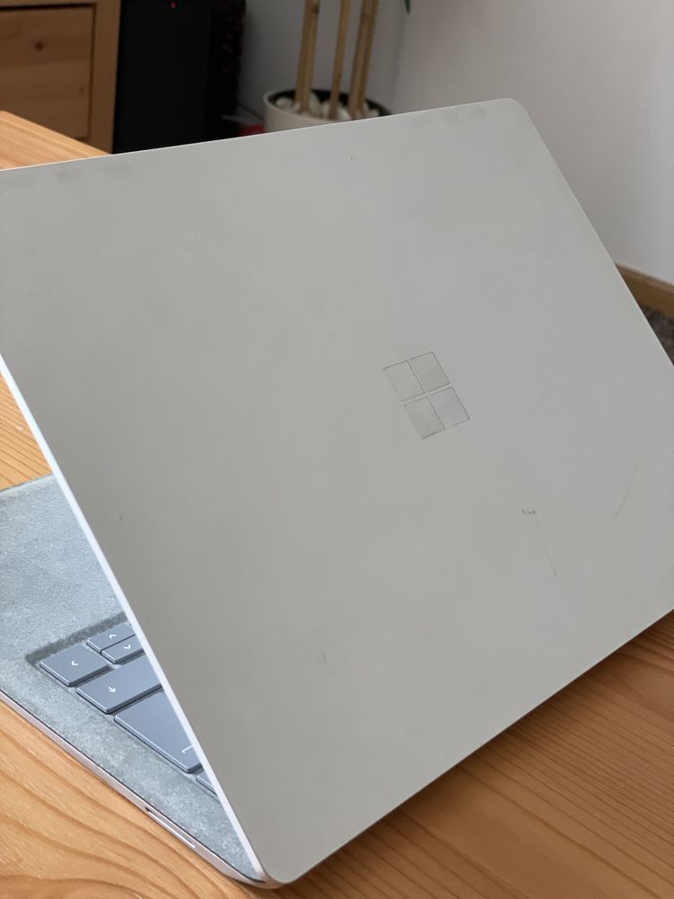 Microsoft Surface Laptop 2