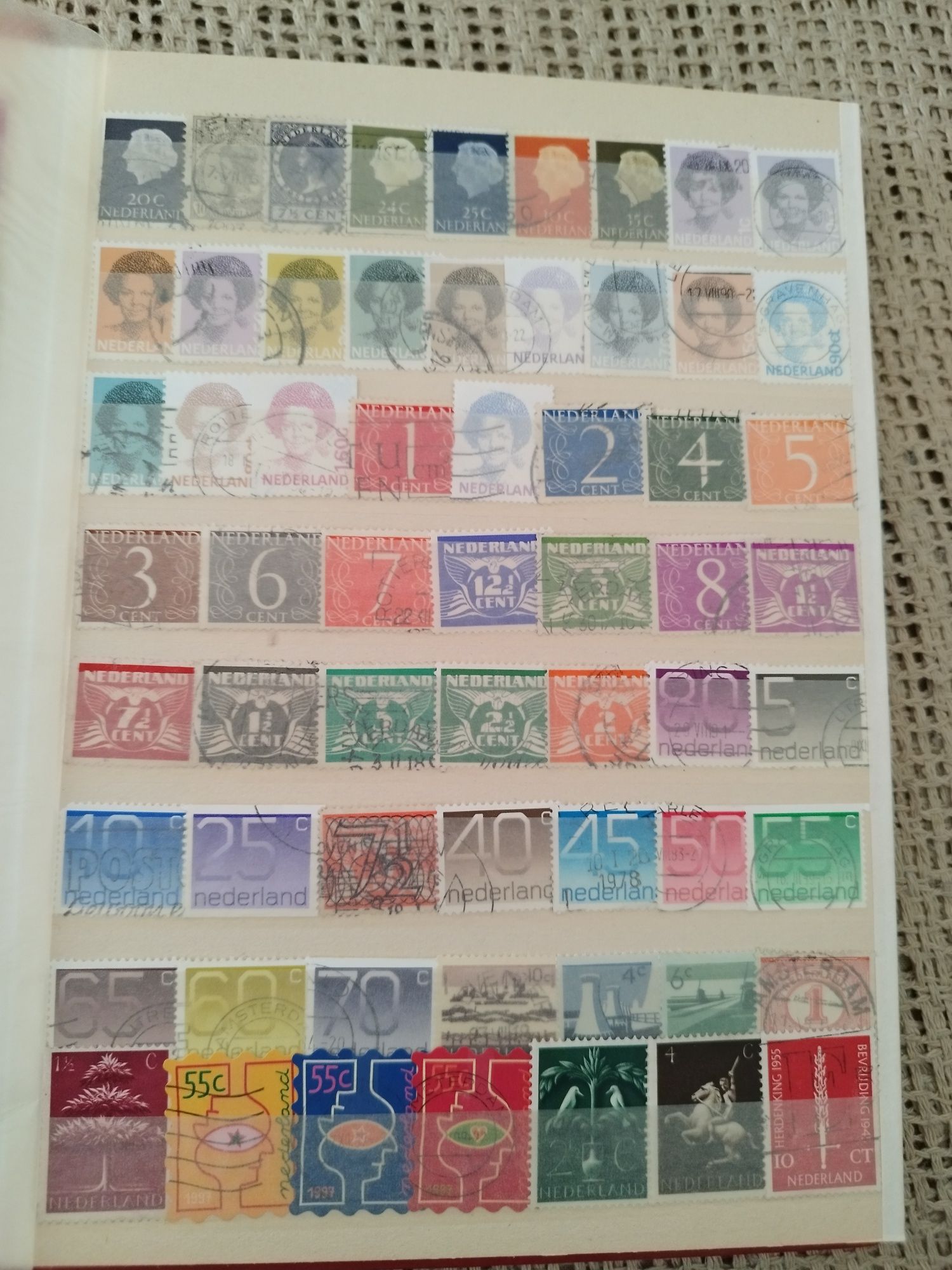 Classificador com 325 selos diferentes Holanda