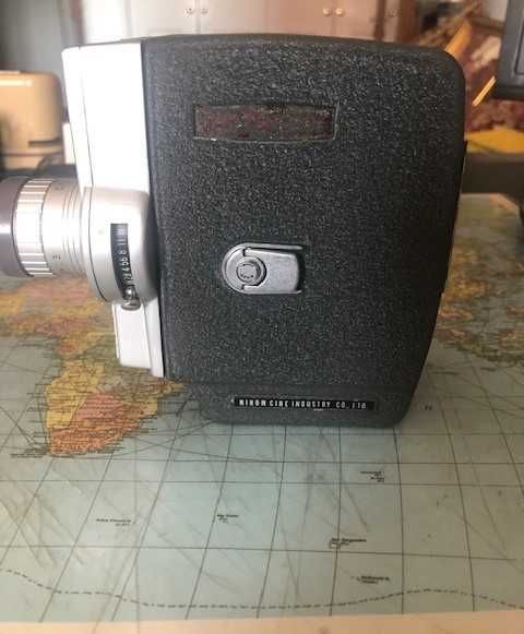Maquina de filmar vintage, marca Jelco Automatic 8, antiquíssima