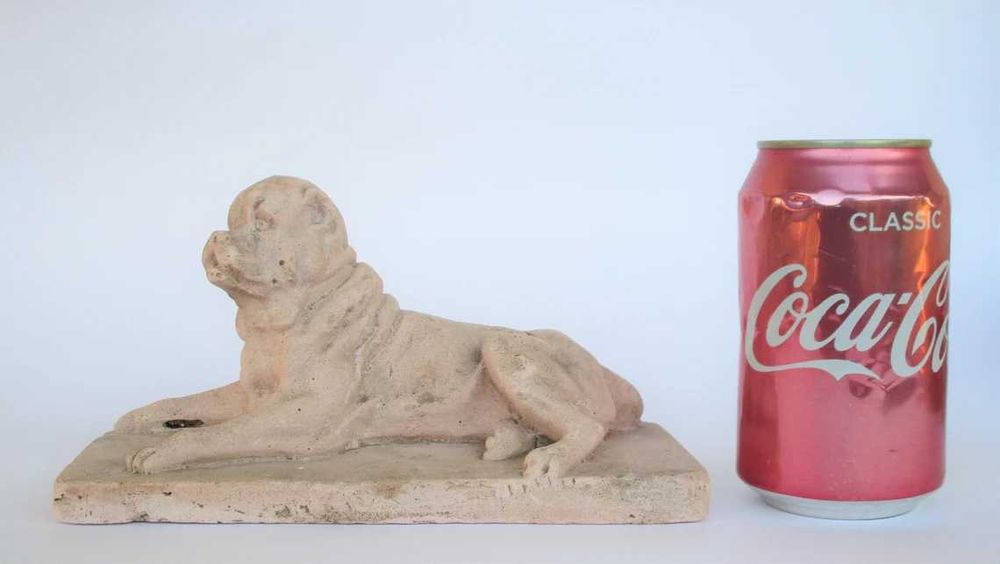 Antiga escultura Bulldog em terracota