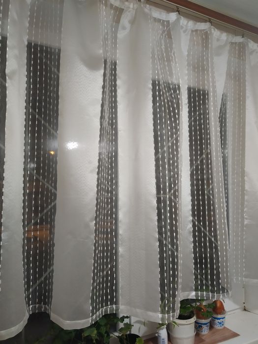 Штора на кухню нарядная.