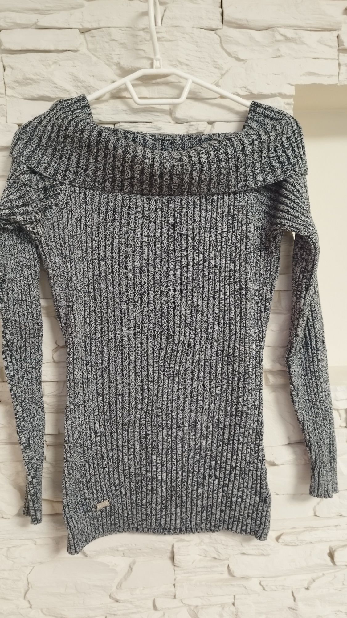 Guess damski sweterek w prążek 36-38