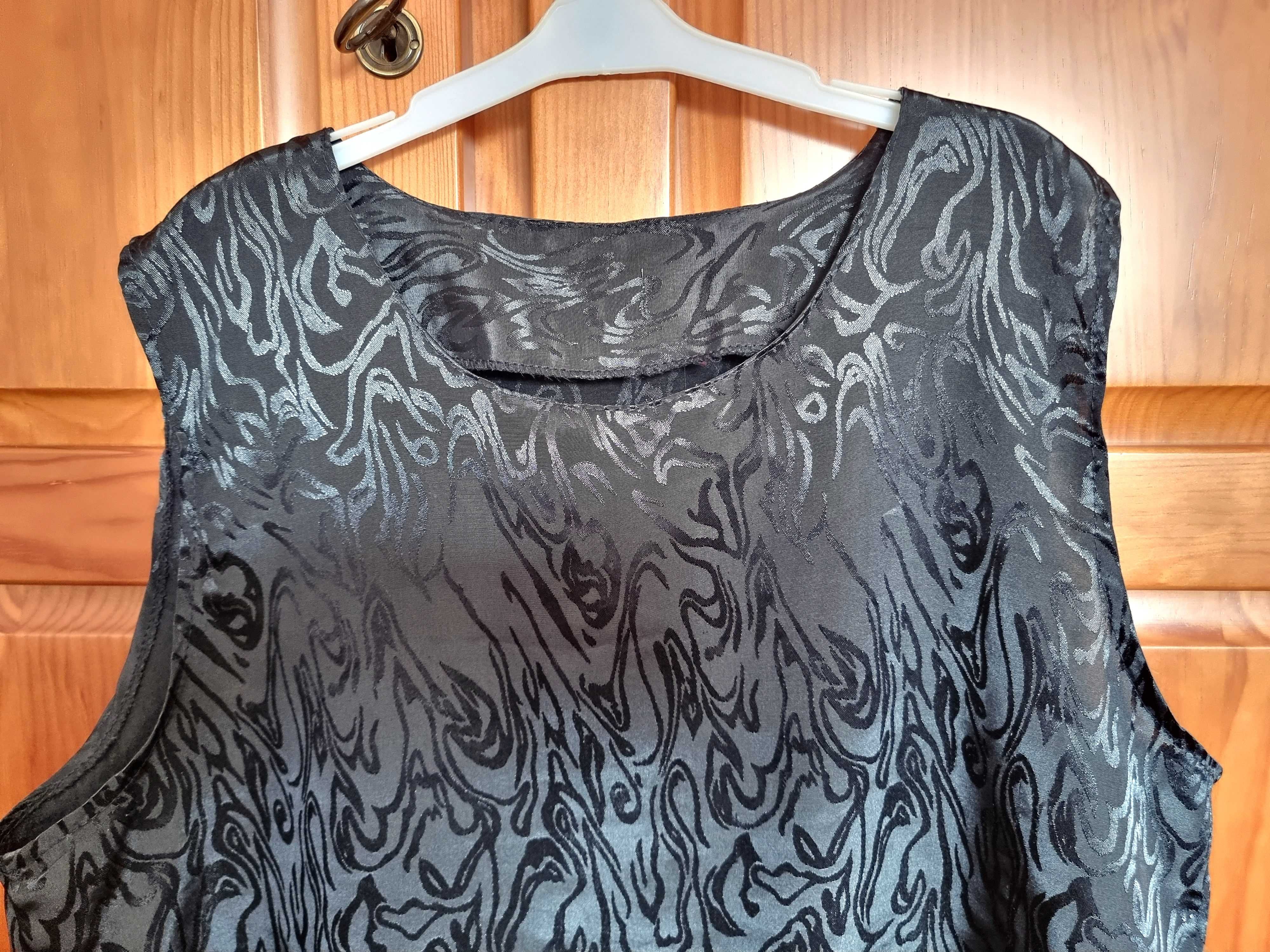 Blusa preta com padrão, tamanho L