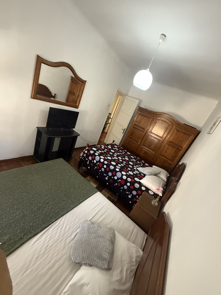 QUARTO 2 cama casal em Olival Basto