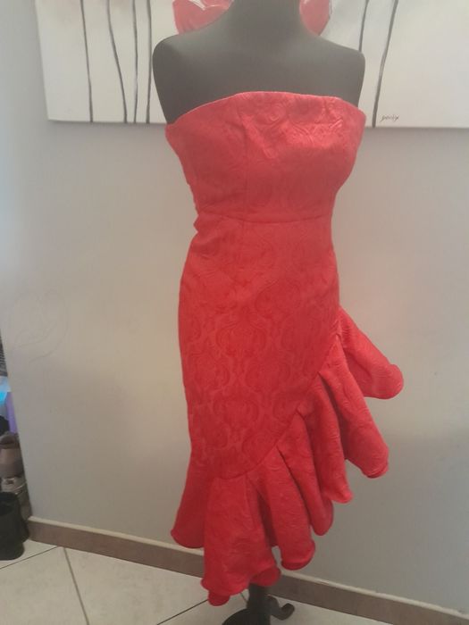 Czerwona elegancka sukienka falbanki bez ramiączek XXs xS 34 32
