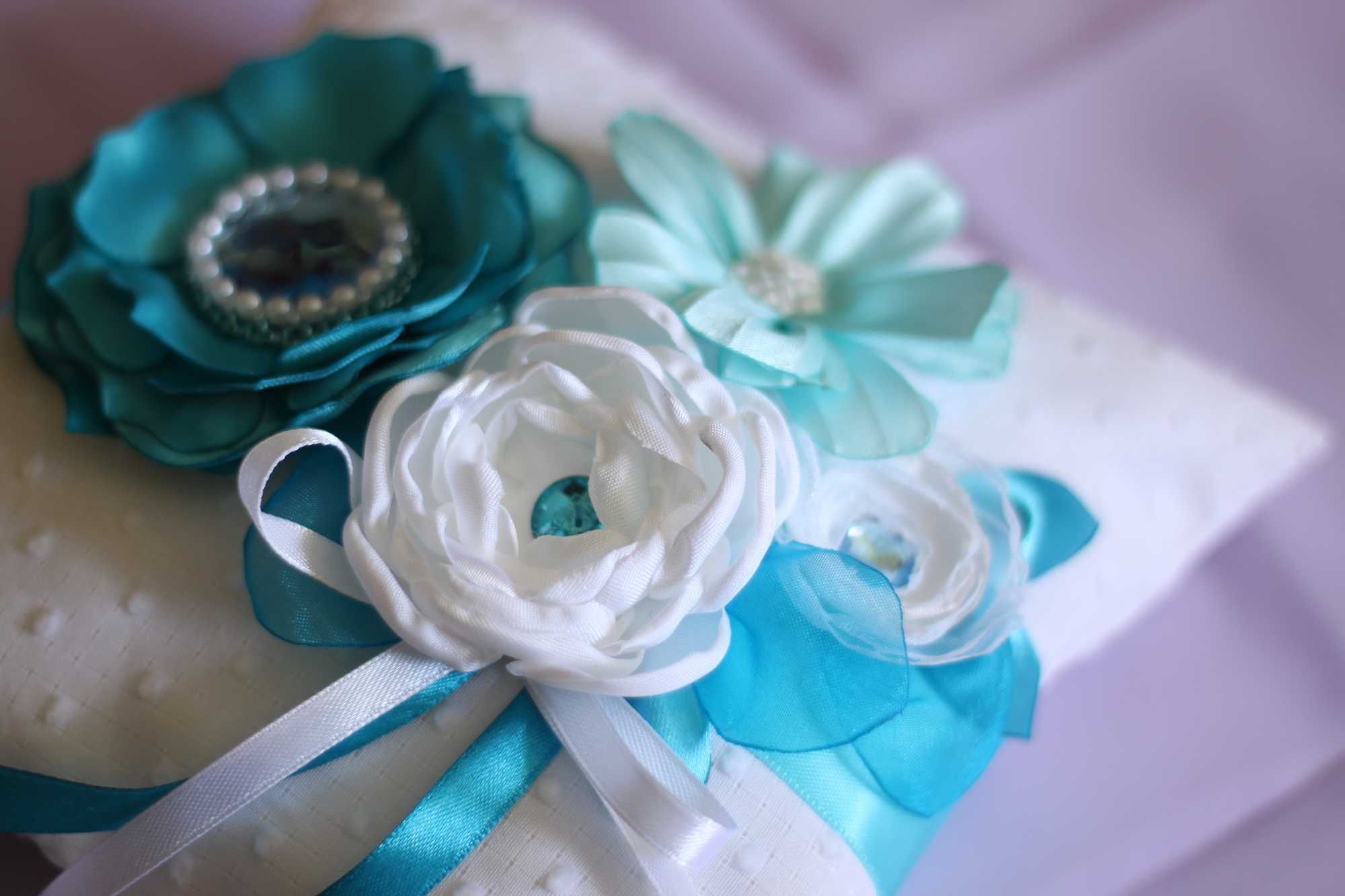 Весільна подушечка для кілець біло-блакитна / Свадебная подушечка
