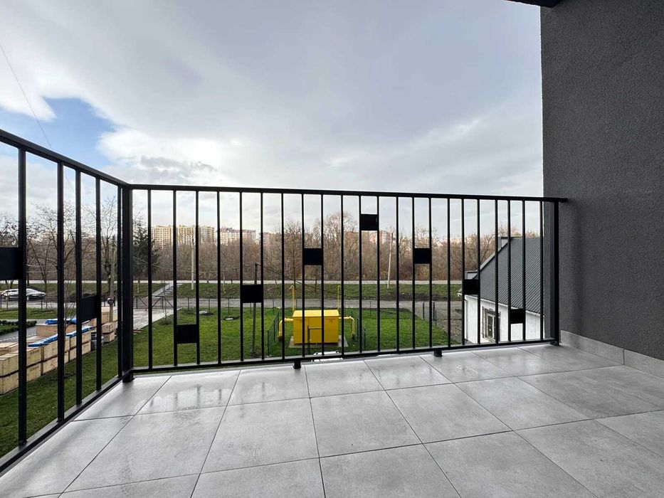 Функціональна трикімнатна з видом на річку