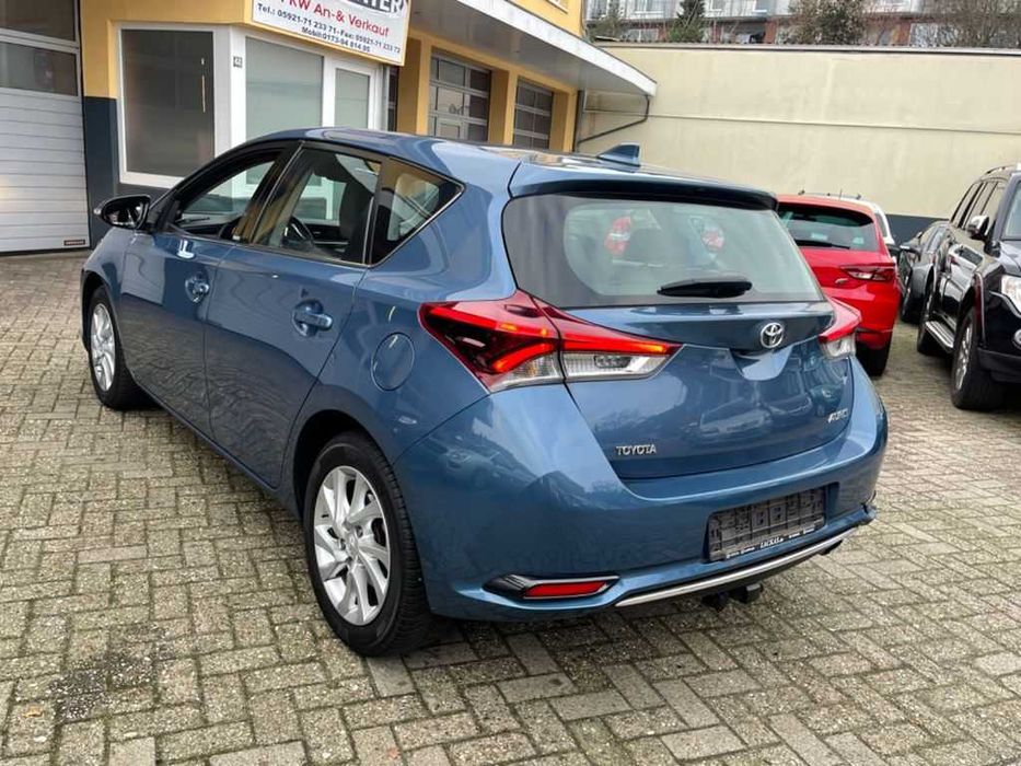 Бампер передній Toyota Auris E18 разборка Тойота Ауріс Е18 запчастини