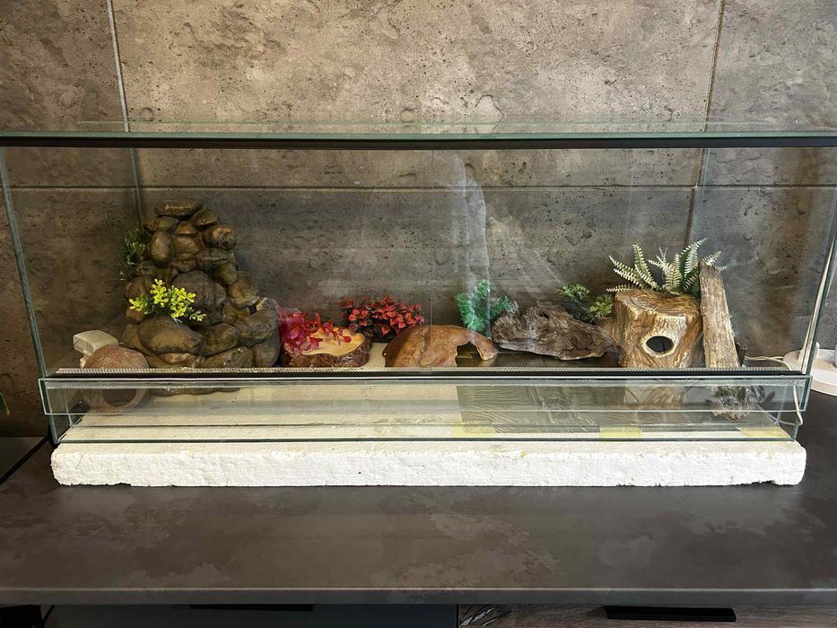 Terrarium oryginalne 100x40x39 ,kryjowka, podgrzewacz,wulkan, poidło