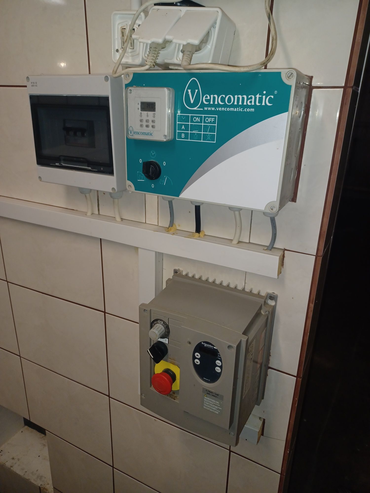 Gniazda automatyczne Vencomatic dla kur