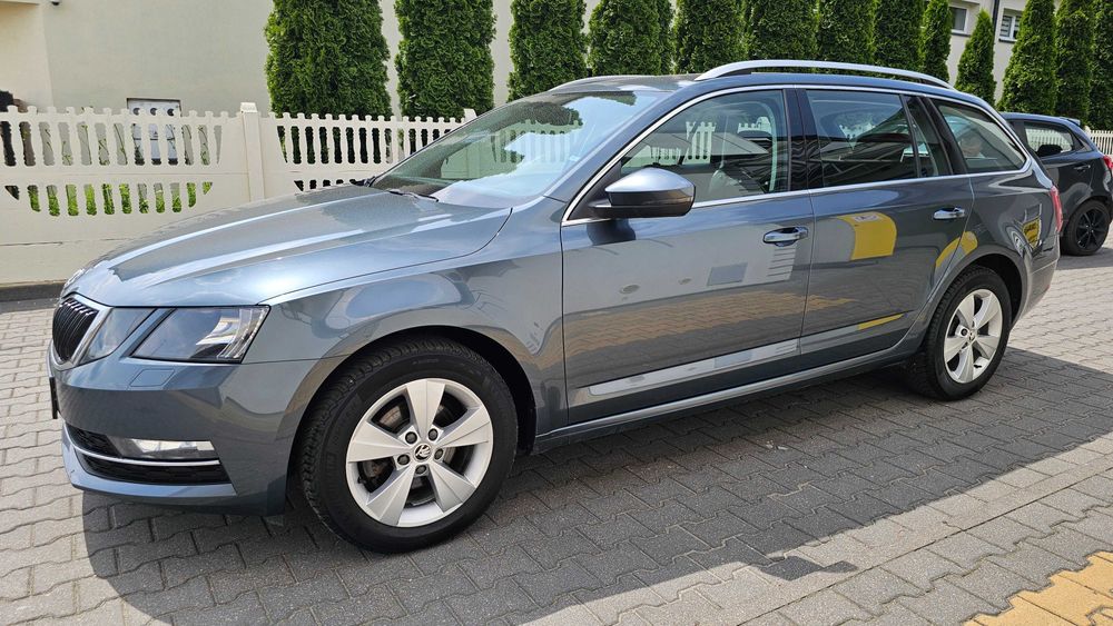 Skoda Octavia 1.6 TDI DSG Ambiente Radar Climatronic ACC Kamera PDC
