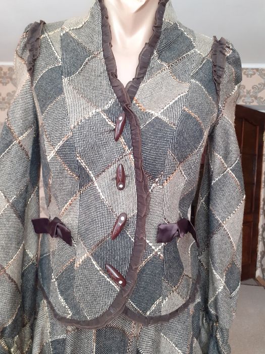 Продам женский костюм