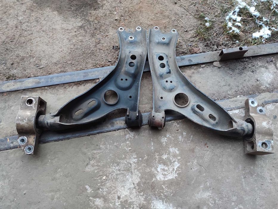 Продам ричаг правий  передній пасат б7