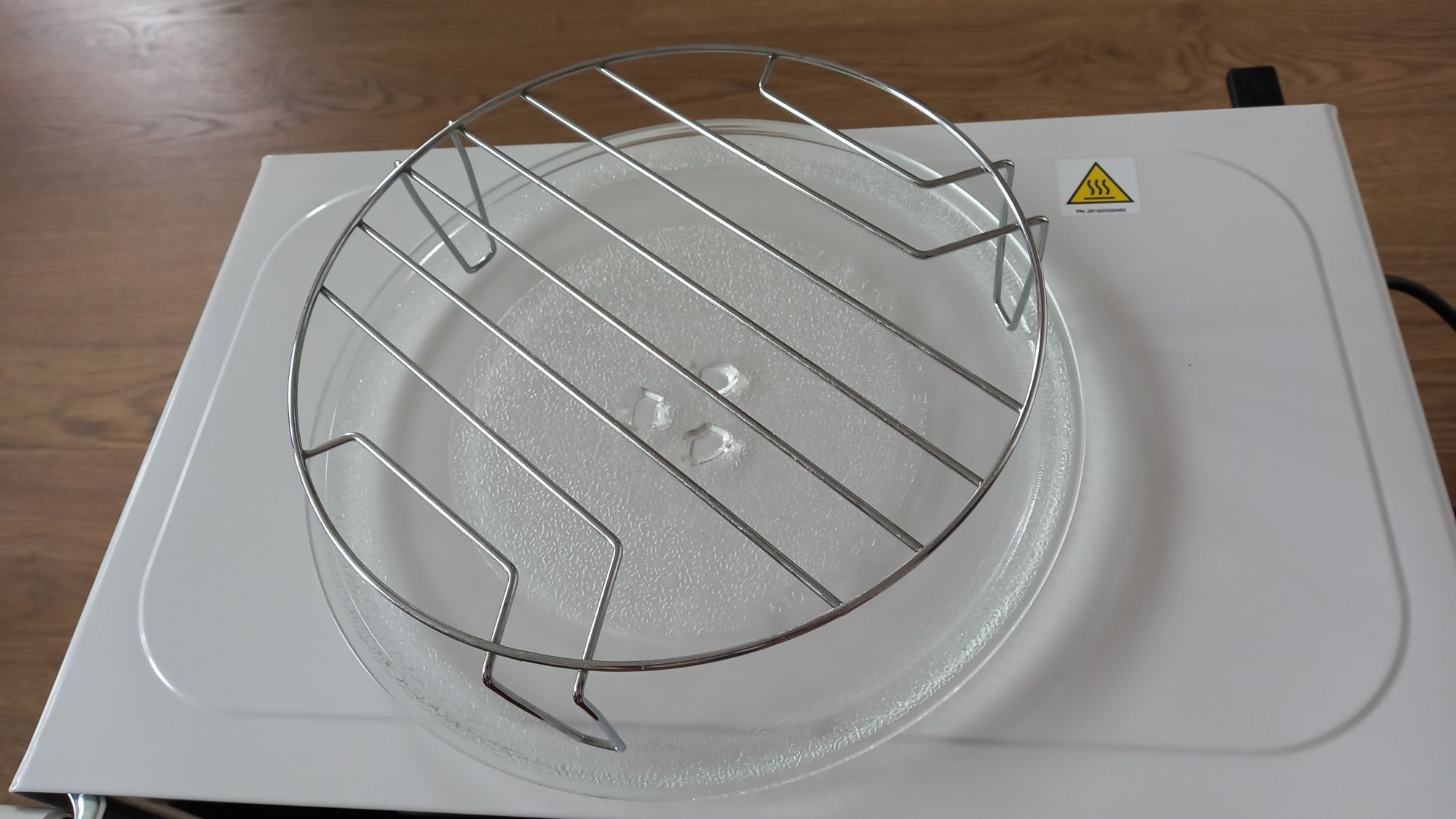 Kuchenka mikrofalowa z grillem Sharp R-642