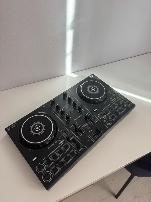Kontroler DJ Pioneer DJ DDJ-200