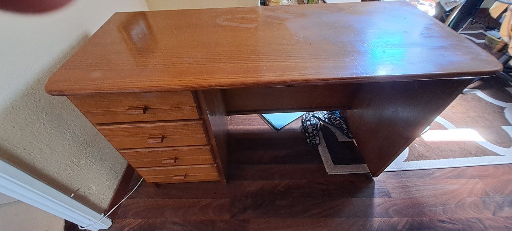 Mesa secretaria com gavetas