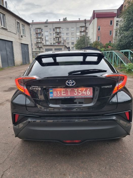 Toyota C-HR 2019 гибрид