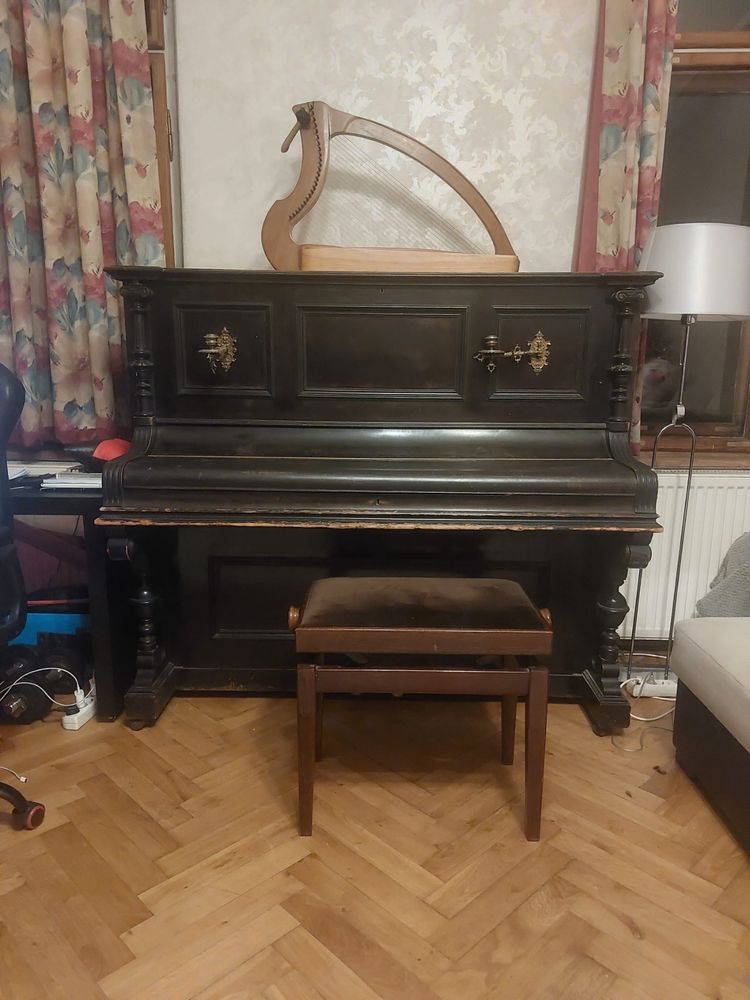 Pianino (ponad stu letnie)