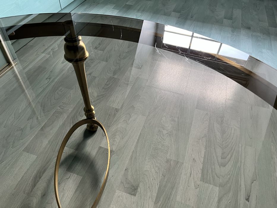 okrągły stolik kawowy z przydymionym szkłem 105cm