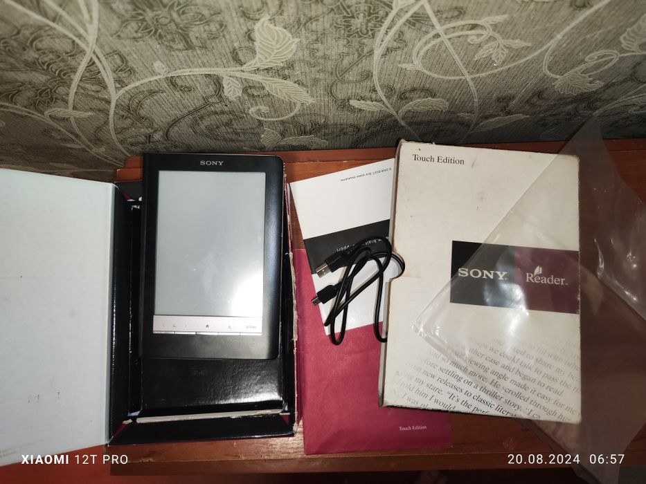 Продам электронную книгу Sony PRS-600