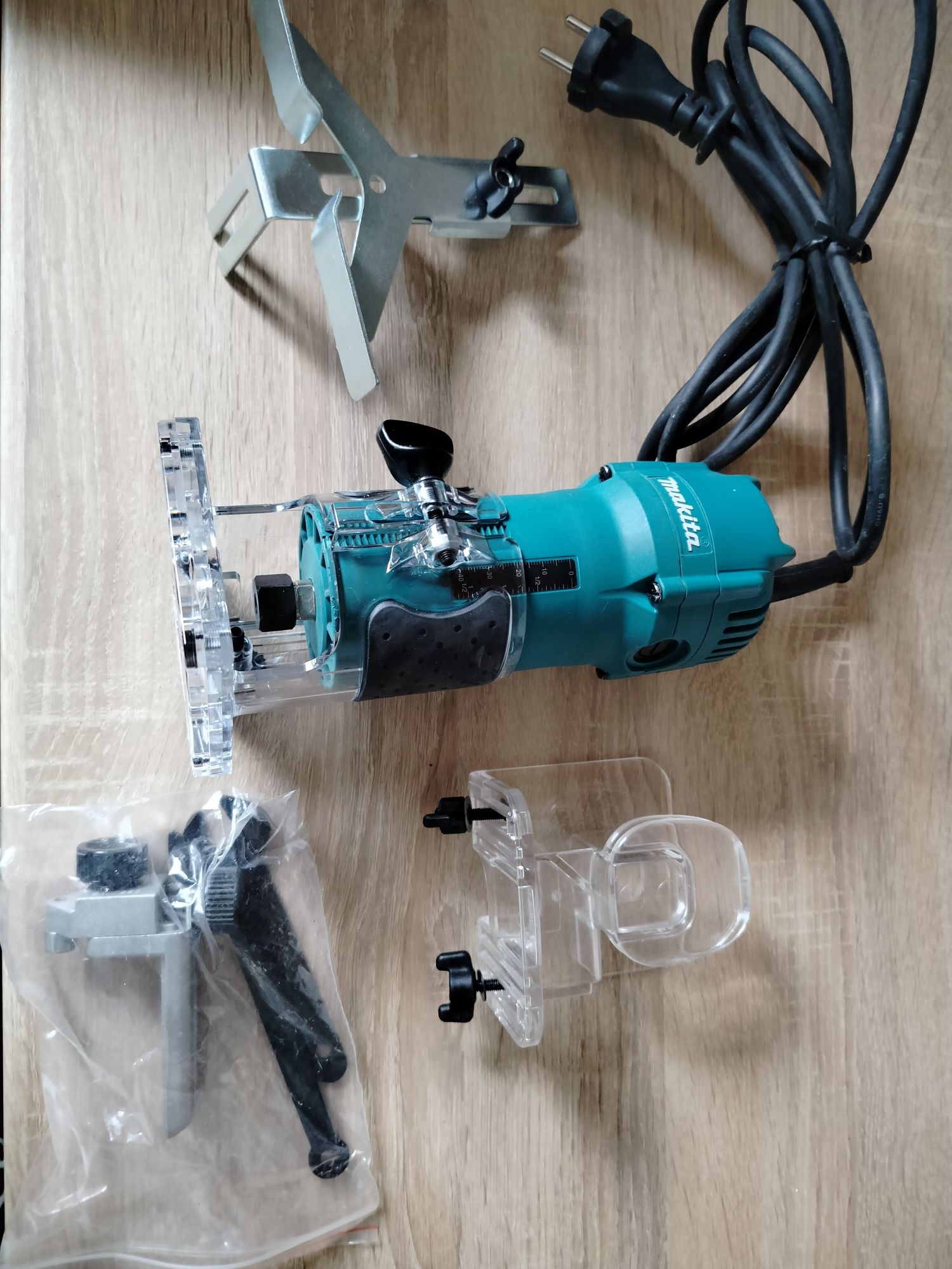 Frezarka Makita 3710