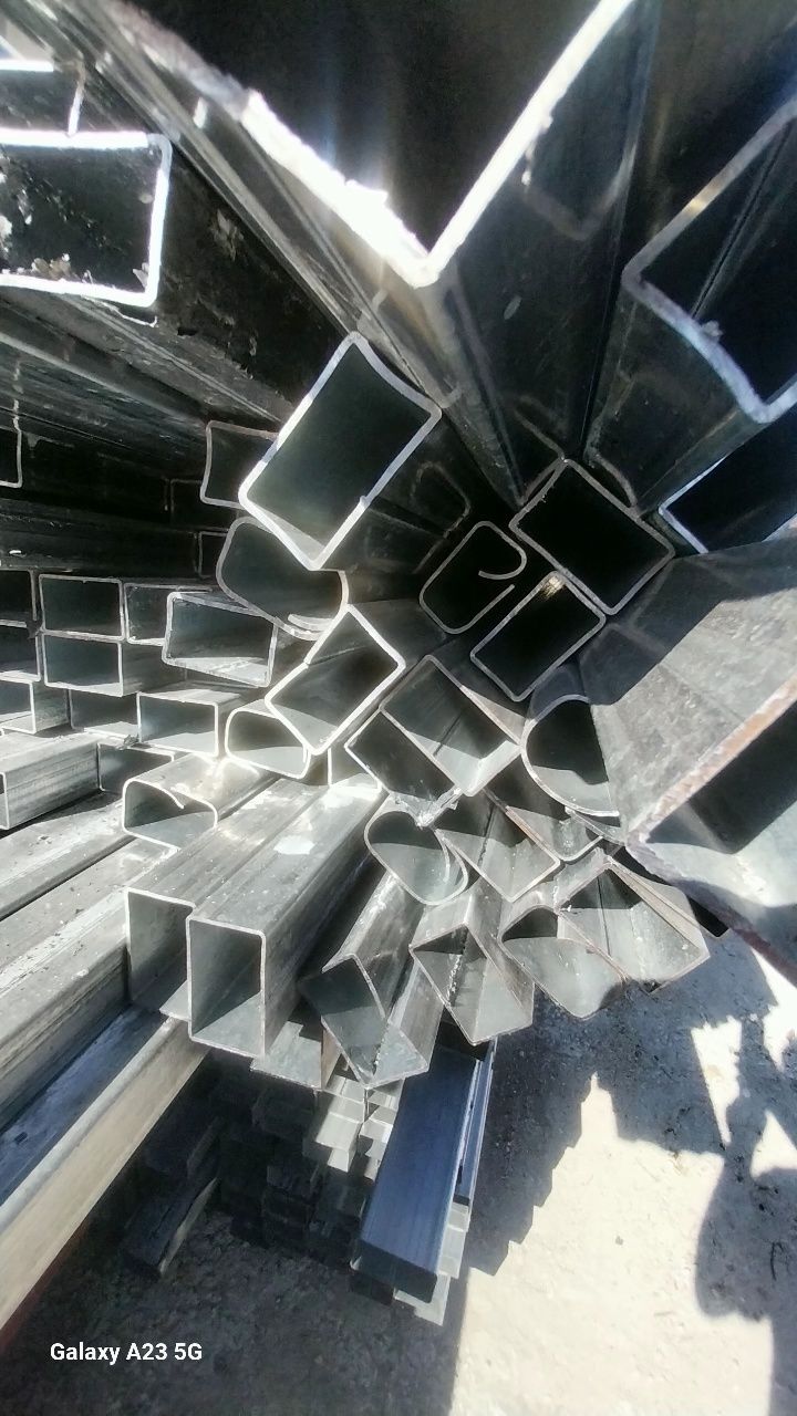 Tubos/ Ferros metálicos 6 metros galvanizados 80×40 com 1.5mm