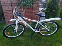 Biały rower Kross Lea, rama S, koła 26 cali
