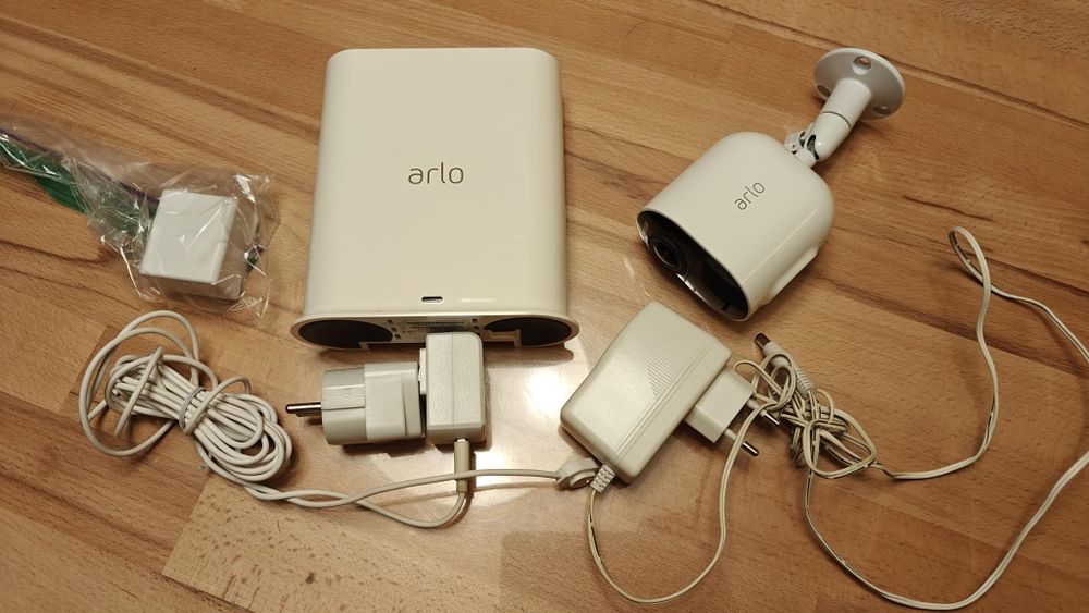 Arlo Pro Smart Hub i Kamera