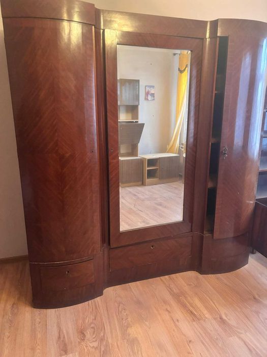 Stara, piękna drewniana szafa