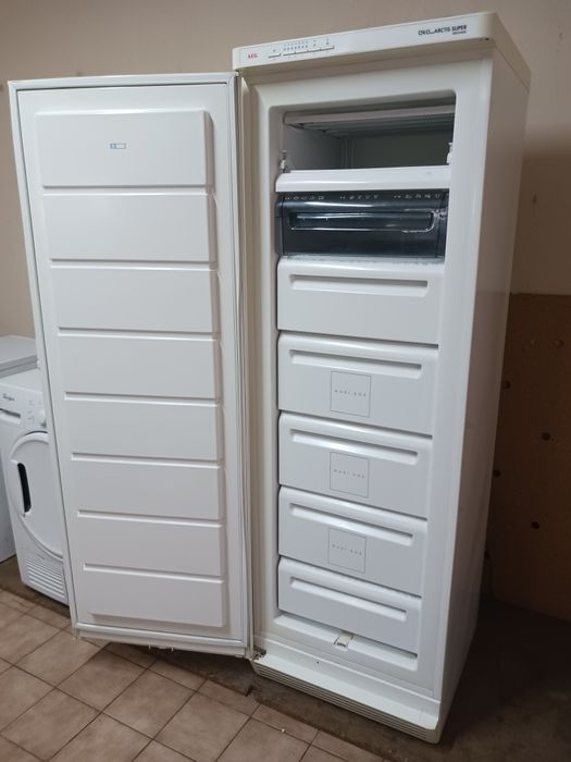 Vendo arca congeladora de gavetas AEG ...255 LITROS ,,,MEDIDAS 179 ALT