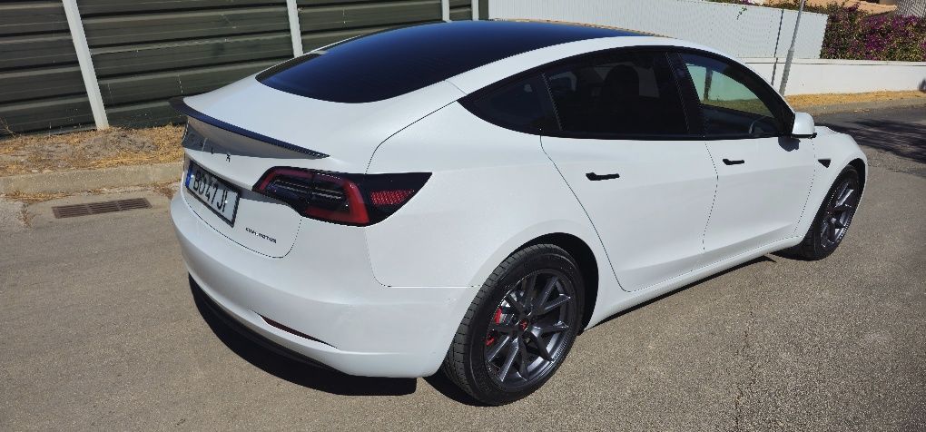 Tesla Model 3 Long-Range