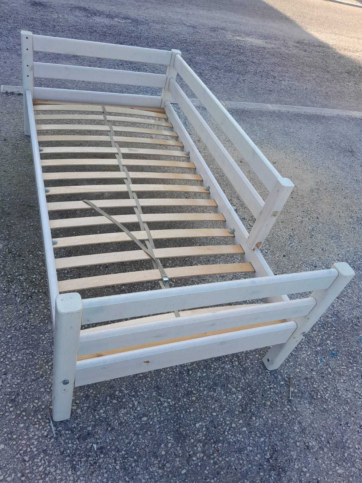 Cama Branca infantil com grade lateral. Tam 2.0 x 1.0.