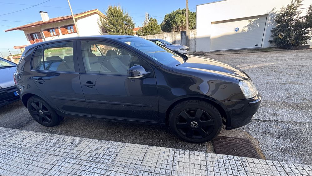 Vendo golf 5 segundo dono.