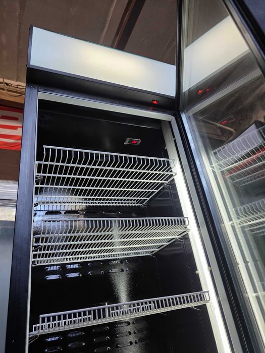 Холодильна шафа шкаф вітрина Everest EV 18 SD Антрацит. Стан гарний