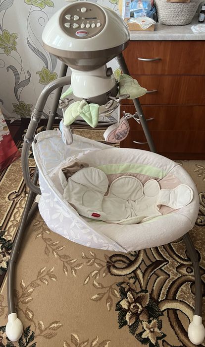 Колиска-гойдалка Fisher Price