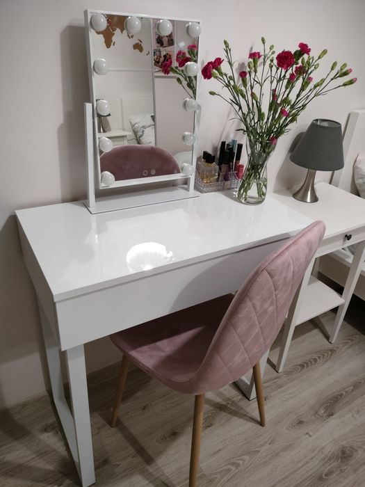 Lustro stojące LED na toaletkę