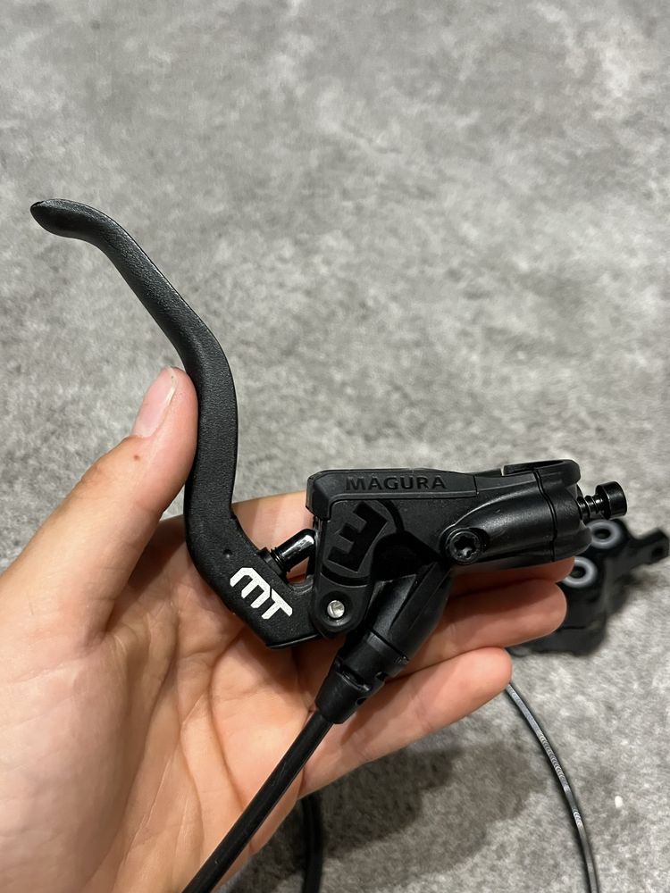 Magura mt5 (jak nowa)
