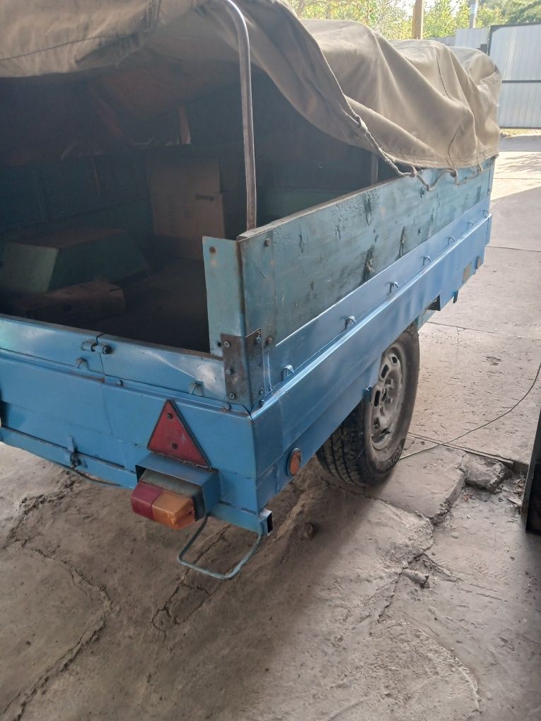 Легковой причеп усиленый.