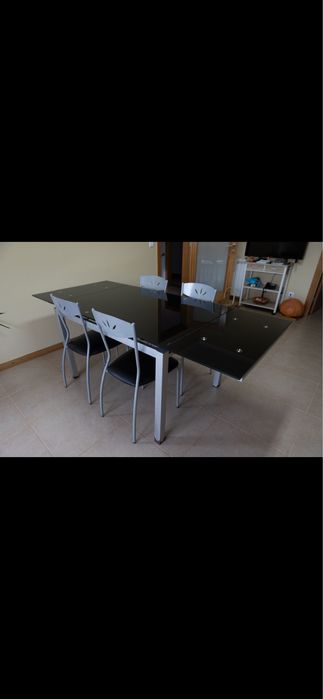 Mesa de cozinha com 4 cadeiras