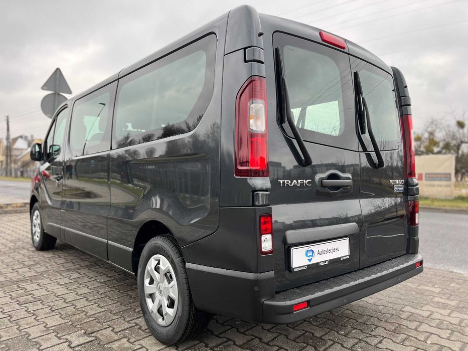 Bus 9 osobowego Renault Trafic wynajem Długoterminowy wykupem bez BIK