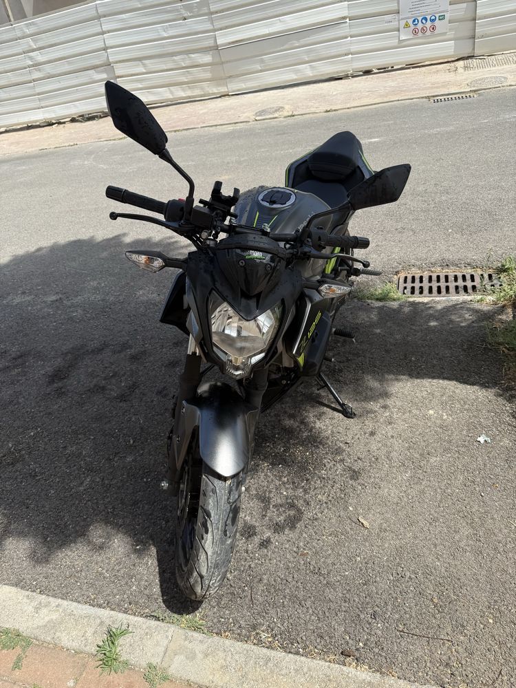 Kawasaki 125c com a