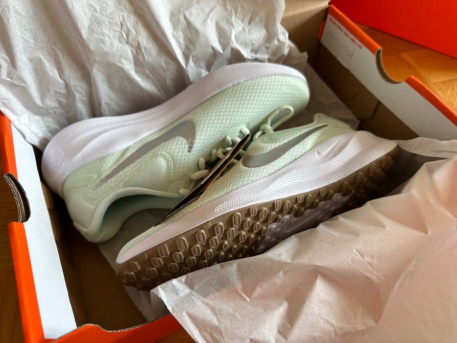 Кросівки Nike Revolution 7	кроссовки FB2208-303