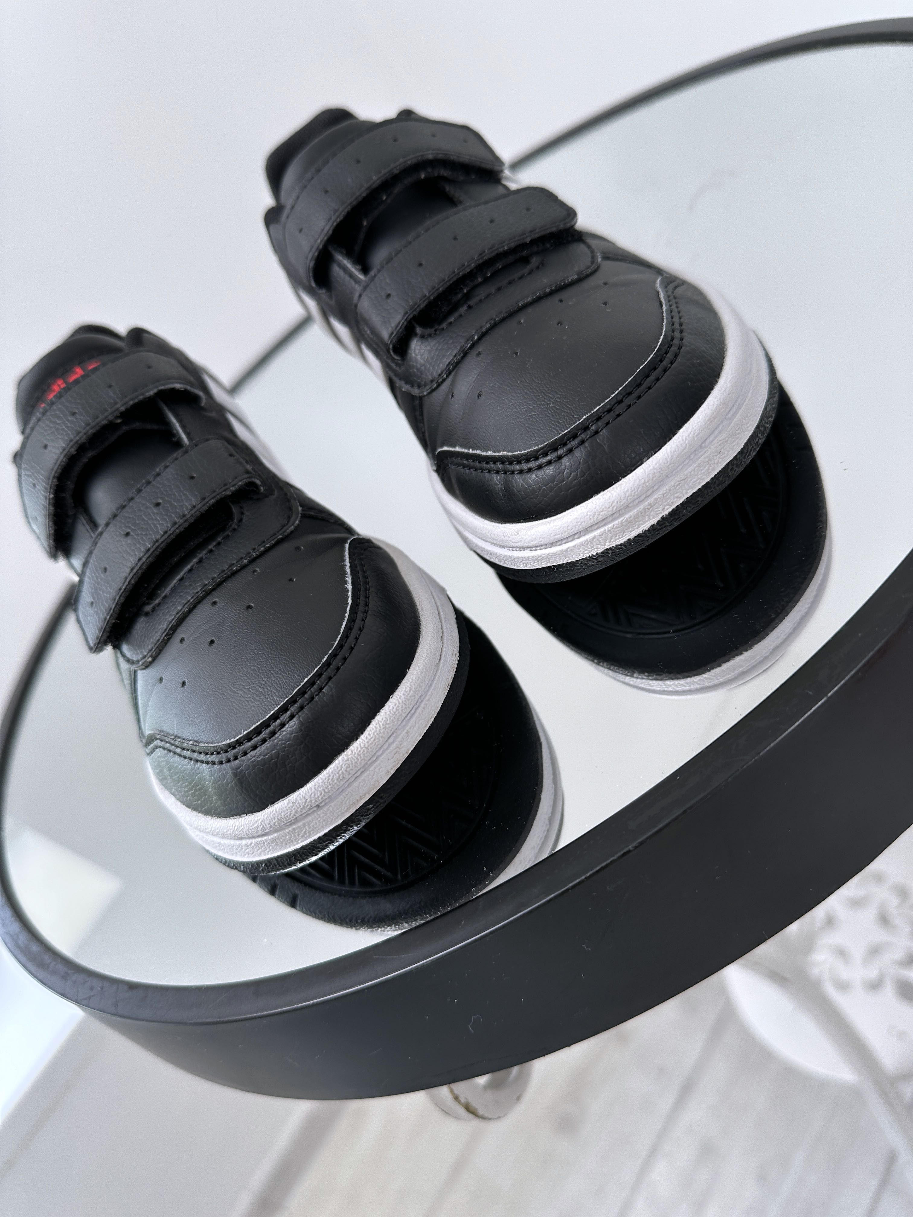 Качественные популярные кроссовки на липучках Adidas NEO