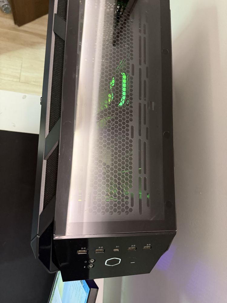 i7-10700K + RTX 2080 SuperMSI 32GB RAM Monitor Msi