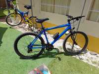 Bicicleta pintada em azul - roda 24